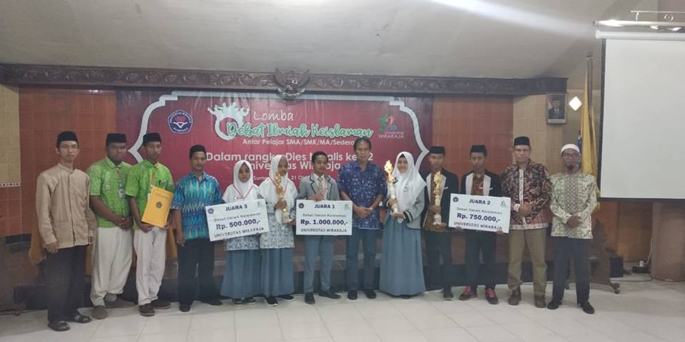 berakhir-seru-lomba-debat-ilmiah-keislaman-antar-pelajar-sma-smk-ma-sederajat-se-madura_1540179716.jpg