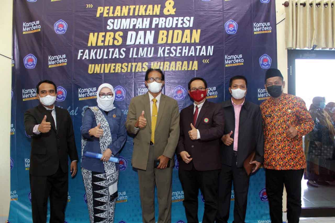 fik-unija-lantik-puluhan-mahasiswa-profesi-ners-dan-bidan_1636518683.JPG