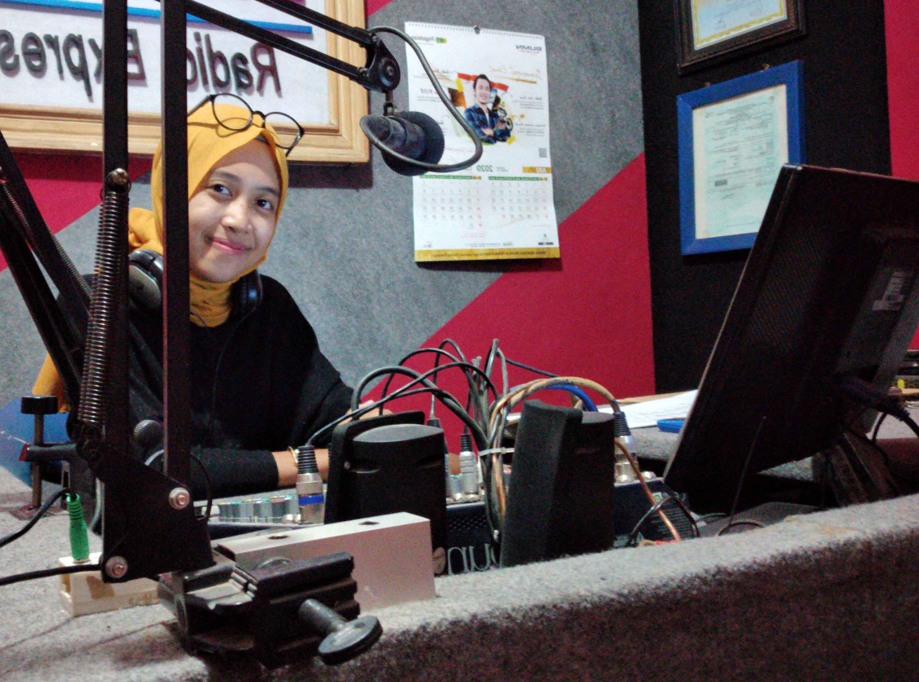 geluti-dunia-penyiaran-dari-radio-kampus_1605961046.jpg