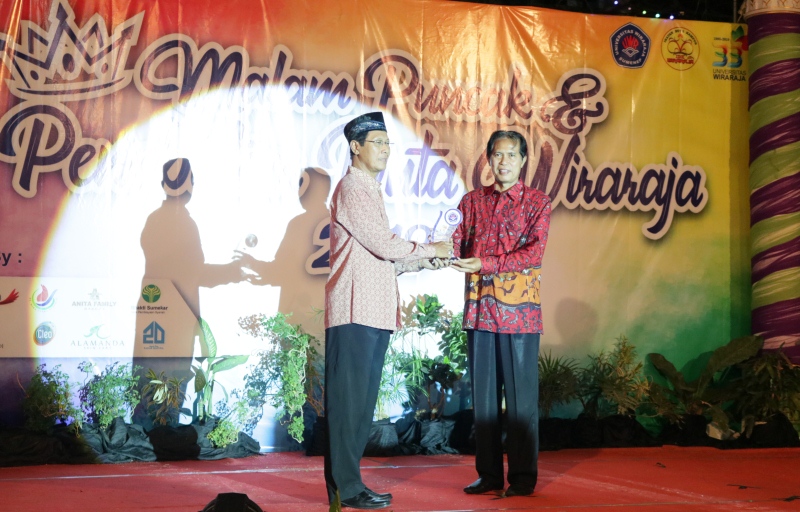 tokoh-wiraraja-award-dan-penobatan-duta-kampus_1572572870.JPG