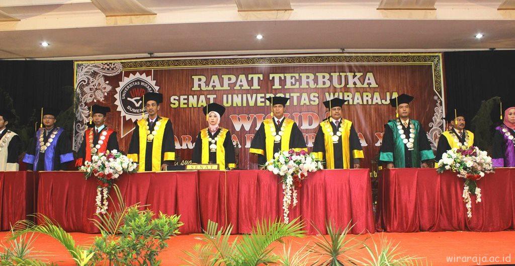 WISUDA SARJANA DAN DIPLOMA KE XVIII UNIVERSITAS WIRARAJA SUMENEP