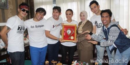 UNIJA FM MENYAPA ENAM ARTIS