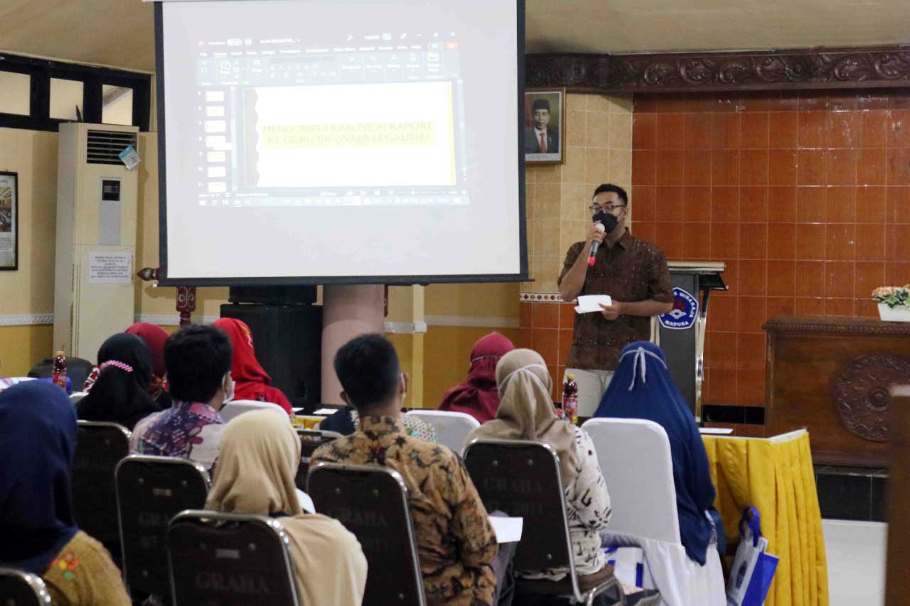 awali-sosialisasi-ke-sekolah-upt-pmb-gandeng-guru-bk_1641520859.JPG