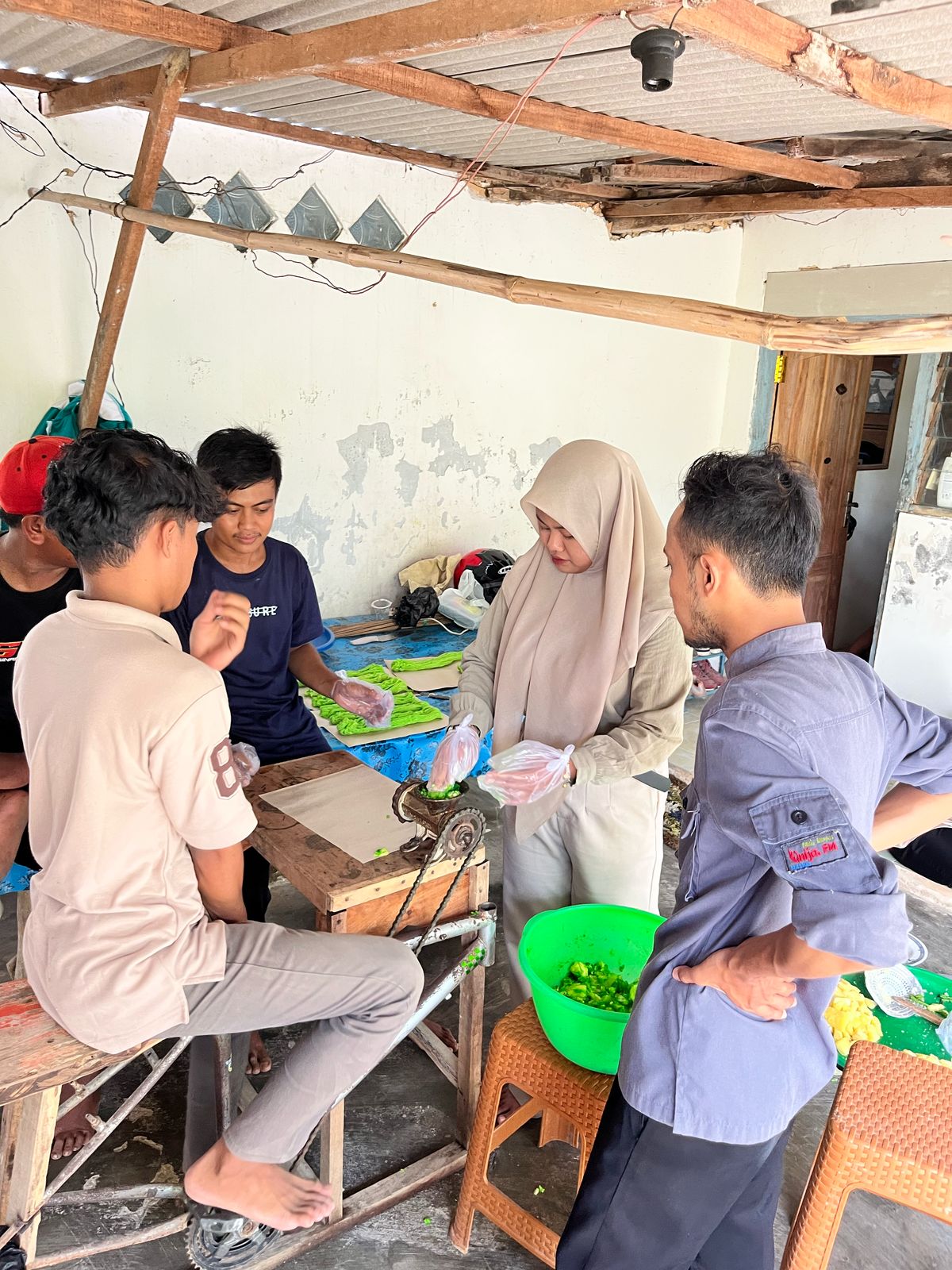 INKUBATOR BISNIS, LATIH MAHASISWA BUAT GETUK MAGIC DAUN GINSENG 