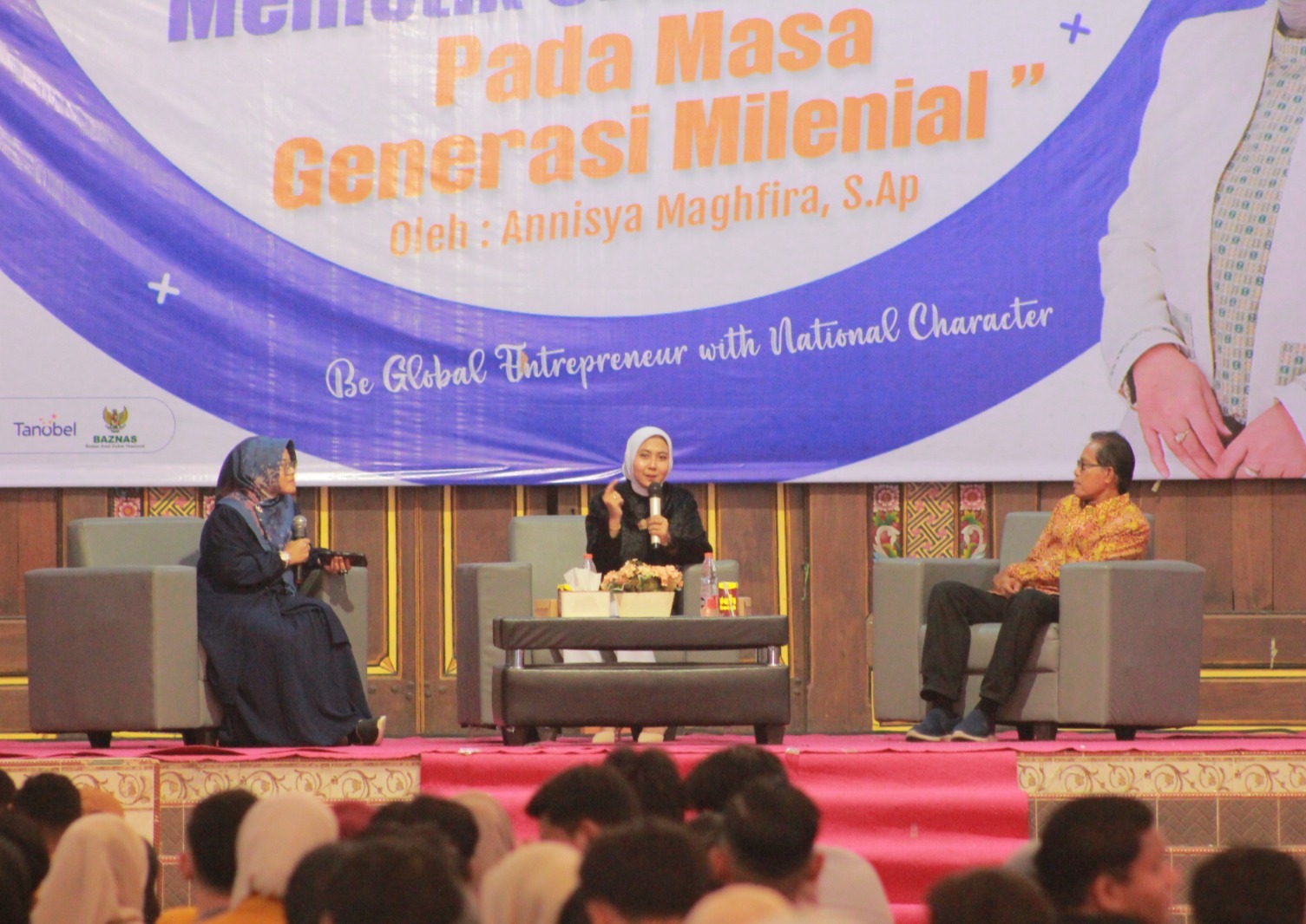 talk-show-inspiratif-menembus-batas-memetik-untaian-mimpi-pada-masa-generasi-milenial-untuk-wisudawan-universitas-wiraraja_1728974882.jpeg