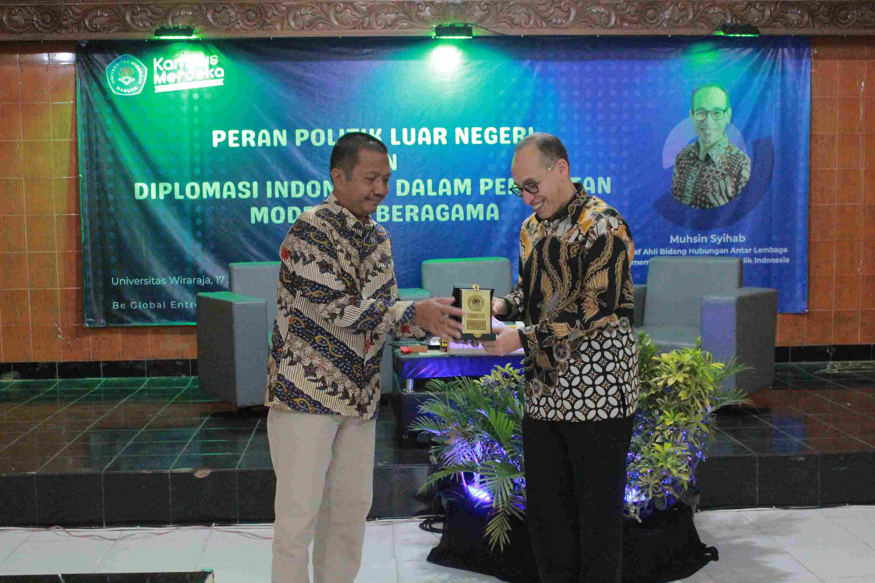 unija-gelar-kuliah-tamu-bahas-peran-diplomasi-indonesia-dalam-moderasi-beragama_1737346057.jpg