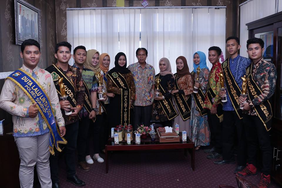 universitas-wiraraja-borong-juara-pemilihan-kacong-tor-cebbing-kaceb-sumenep-2018_1540872550.jpg