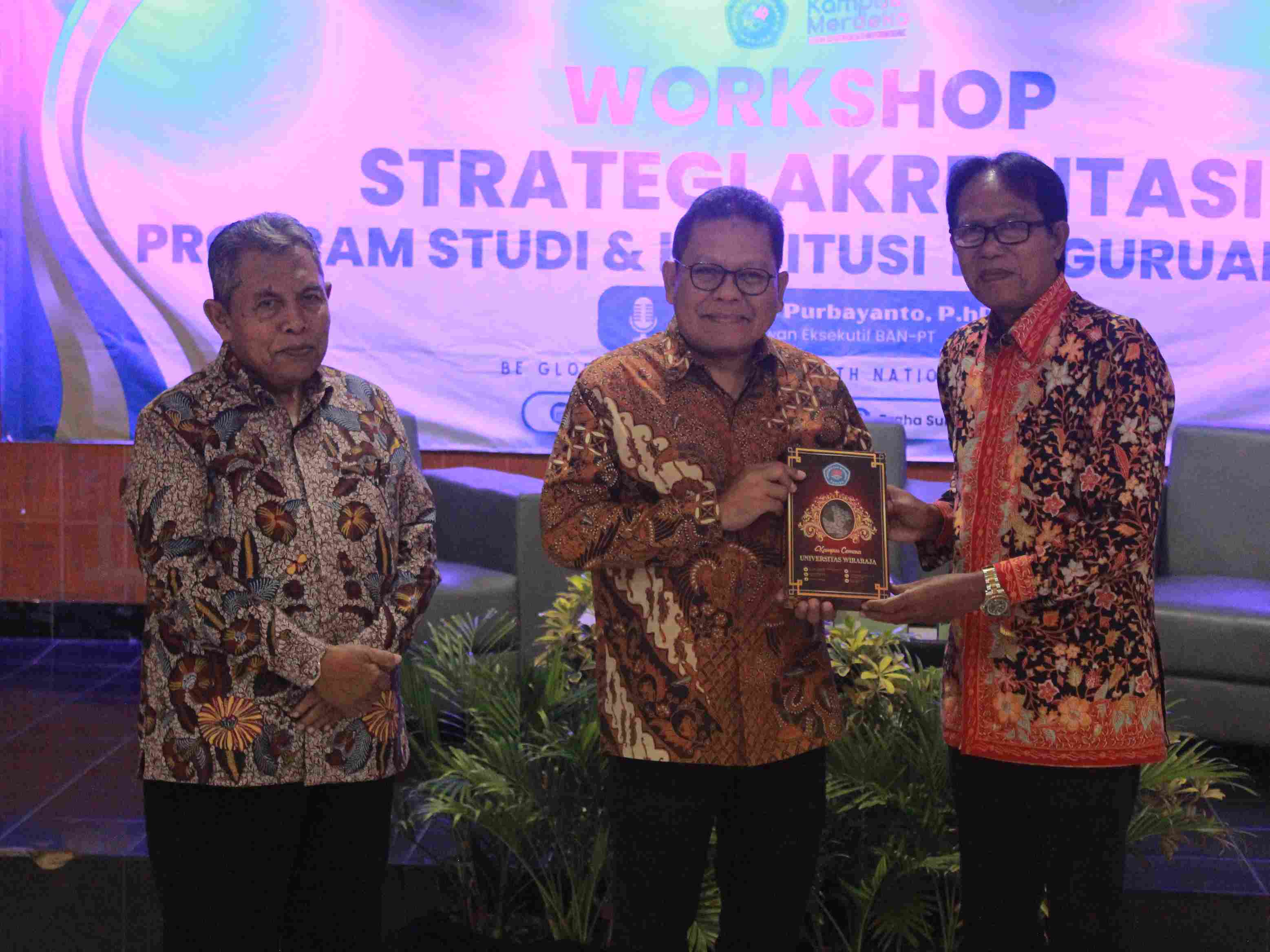 UNIVERSITAS WIRARAJA GELAR WORKSHOP STRATEGI AKREDITASI UNTUK PERGURUAN TINGGI