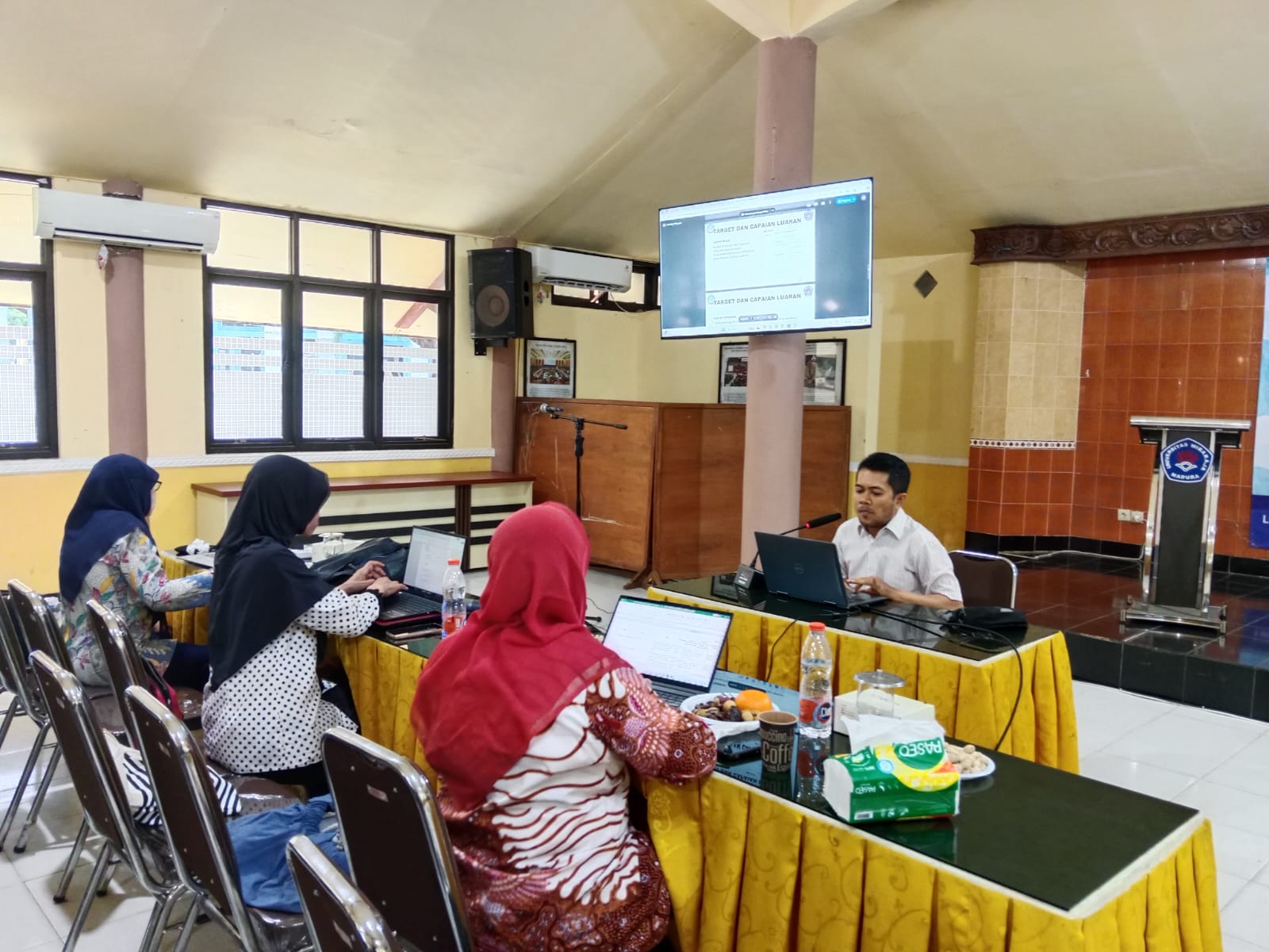 workshop-strategi-lolos-hibah-penelitian-drtpm-2025-dan-monev-internal-penelitian-di-universitas-wiraraja_1730168205.jpeg